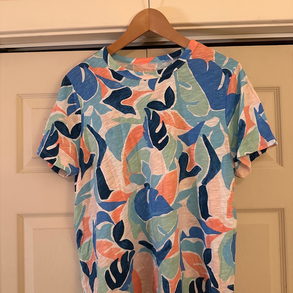 NWT Old Navy Colorful Tropical Print T-Shirt